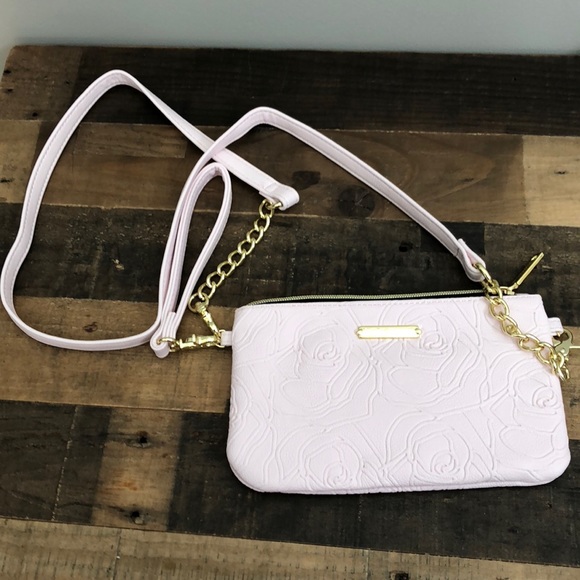 Blush Betsey Johnson charging bag - Picture 3 of 8